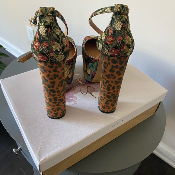 Jessica Simpson Pinkston multi Garden Tapestey worn once fit like a size 8 - Picture 3 of 6